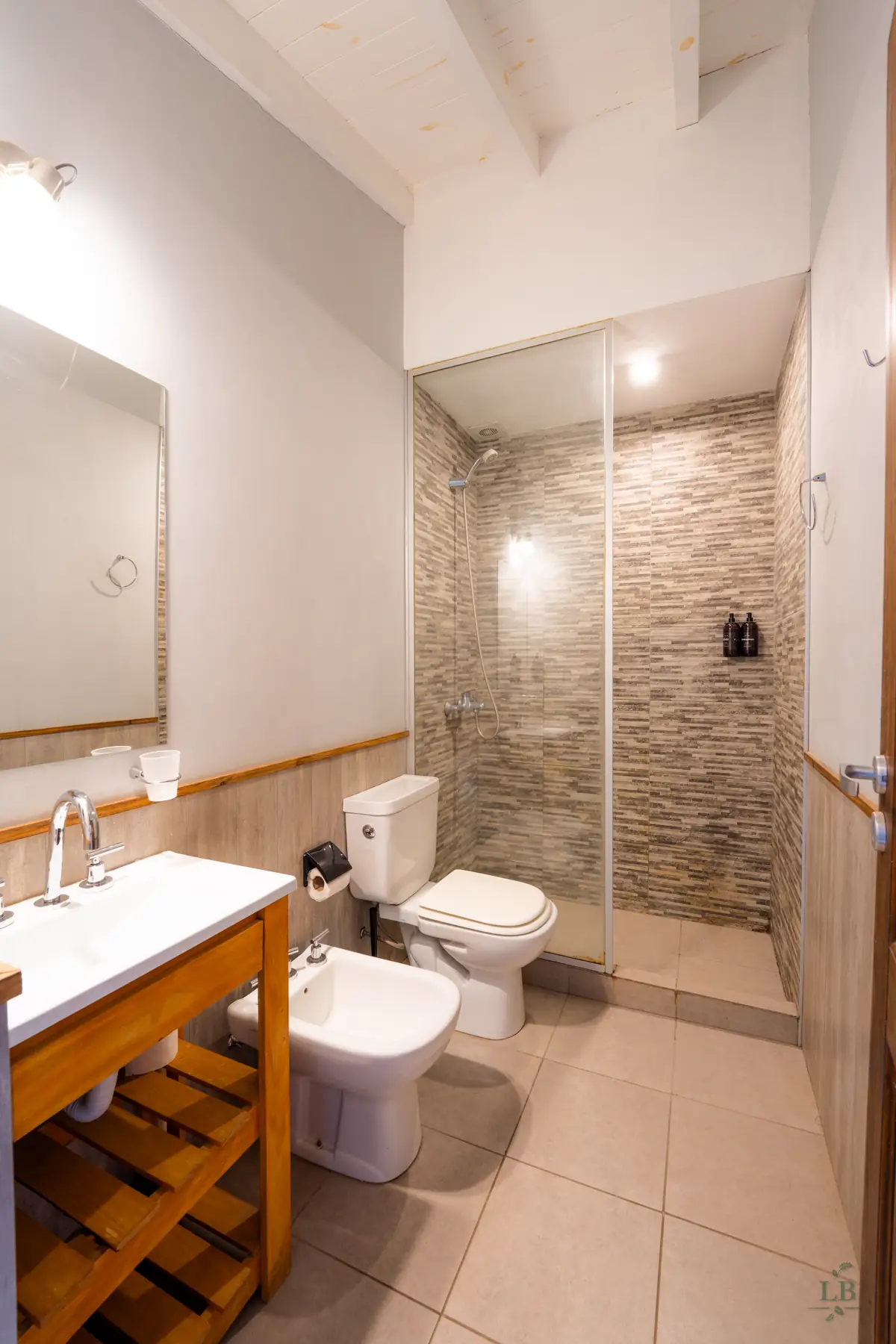 Baño completo del tríplex